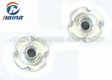 Thép cacbon 4,8 5,8 Mạ kẽm bốn móng vuốt Tee Nuts cho nội thất
